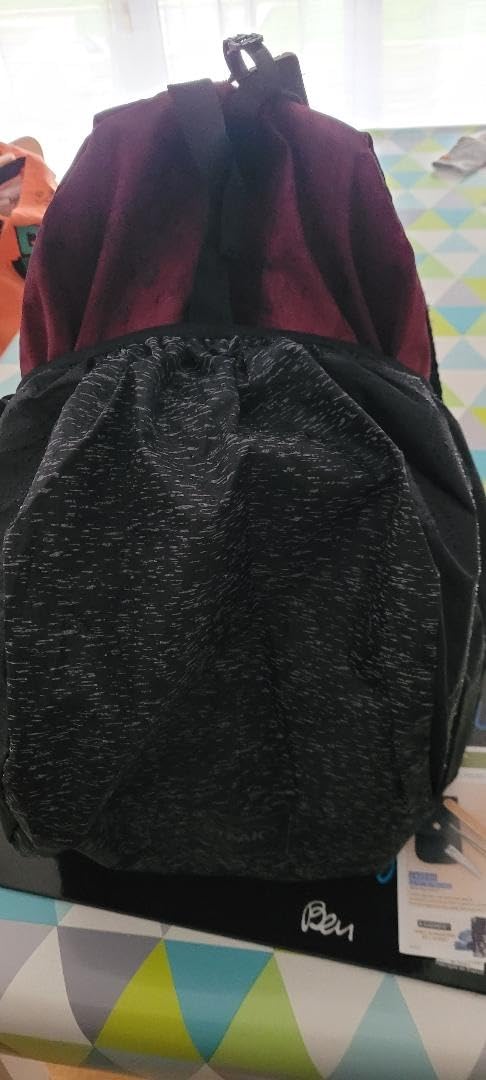 Buena funda, pero un poco justa para mochilas grandes