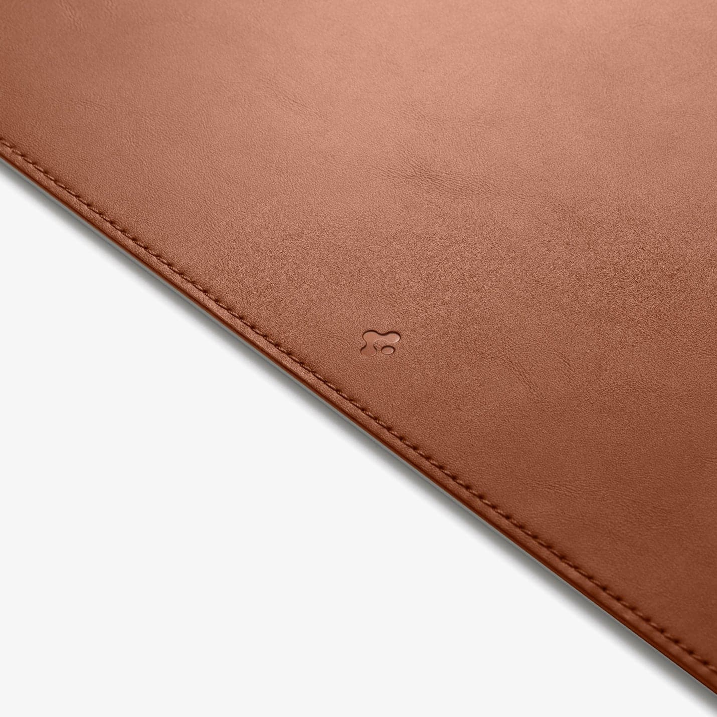 spigen-desk-pad-ld302-alfombrilla-de-escritorio-de-piel-vegana-premium image 6