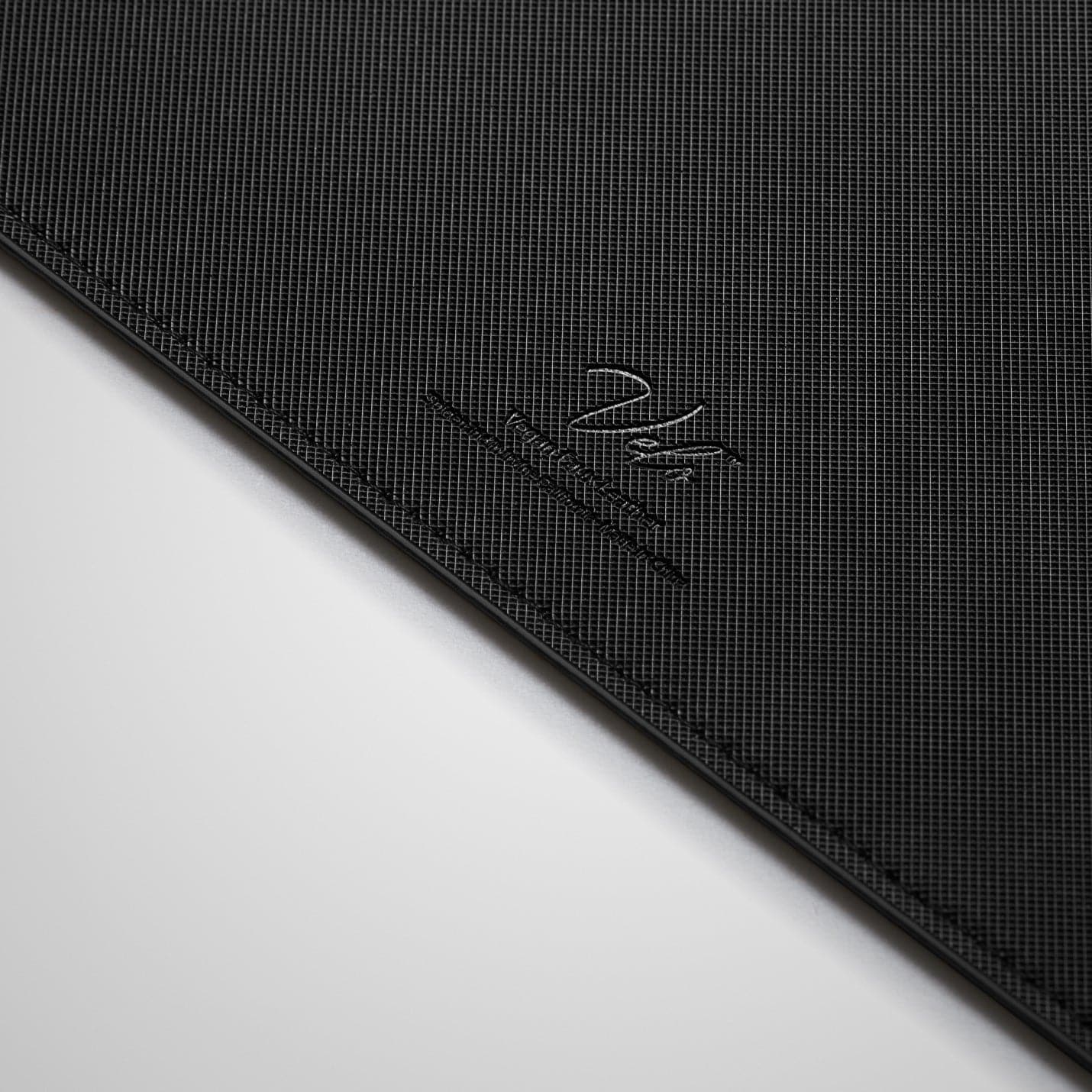 spigen-desk-pad-ld302-alfombrilla-de-escritorio-de-piel-vegana-premium image 7