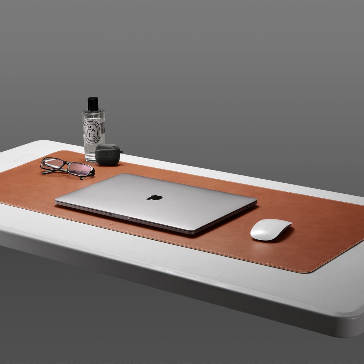spigen-desk-pad-ld302-alfombrilla-de-escritorio-de-piel-vegana-premium image 4