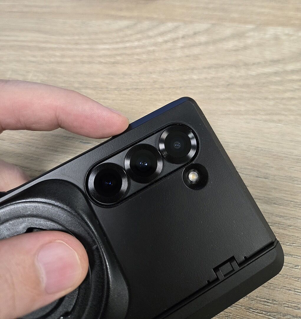 Bueno, pero ojo con las fundas