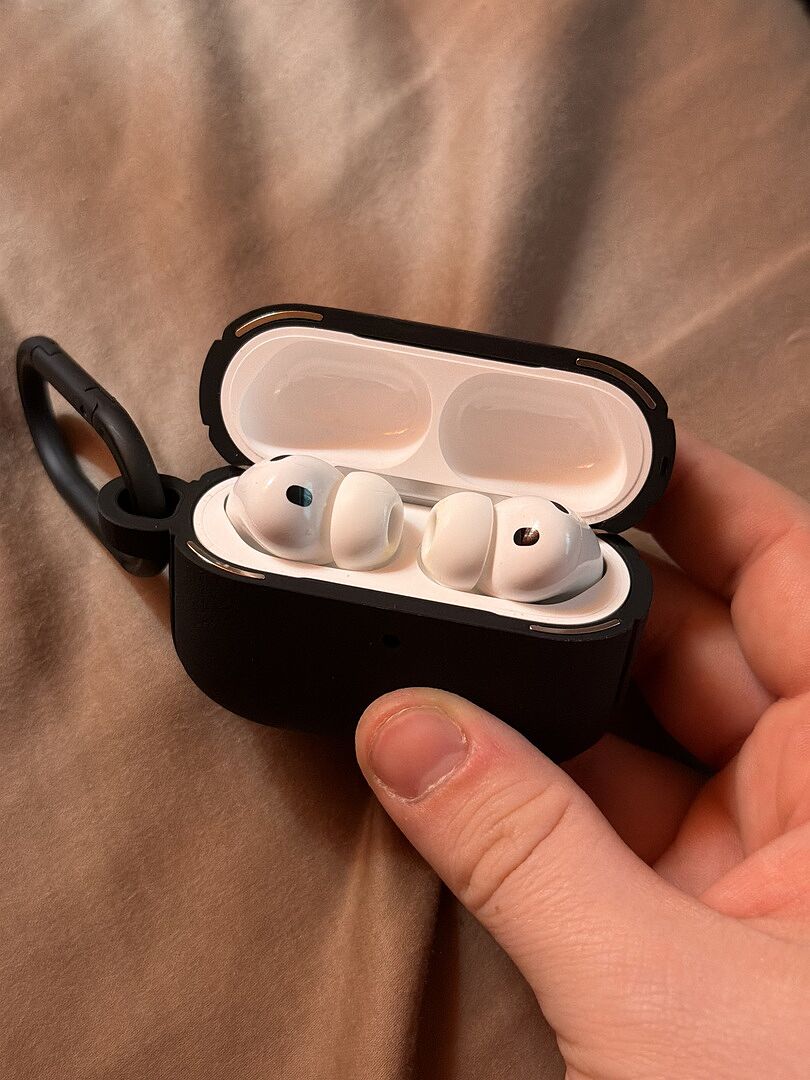 Buena funda, pero el mosquetón un poco grande